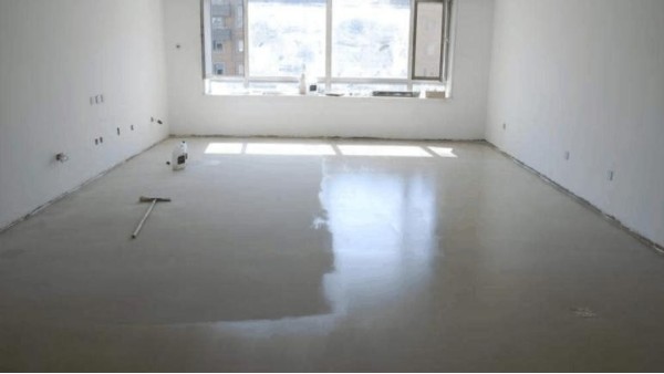 石膏基自流平砂漿施工表面空鼓、開裂的原因及防治措施有哪些？