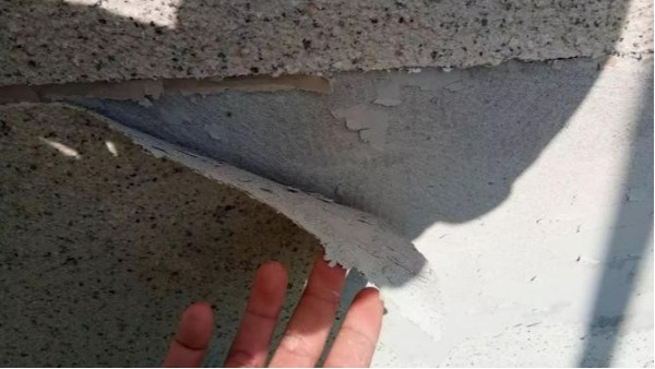 一場(chǎng)大雨后，真石漆翹邊、大片脫落怎么辦？易高好膩?zhàn)痈嬖V您