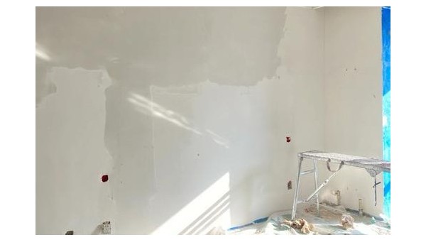 冬天氣溫下降，施工關(guān)心的問題：冬季刮膩子一般多久可以干?易高好膩子告訴您