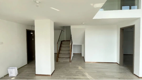 易高好膩?zhàn)痈嬖V您，耐水膩?zhàn)哟蚰r(shí)應(yīng)注意的問(wèn)題